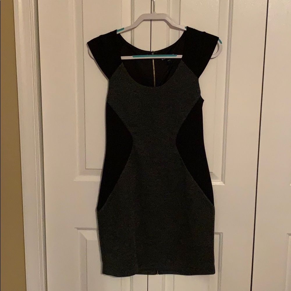 Express dress - Picture 2 of 8